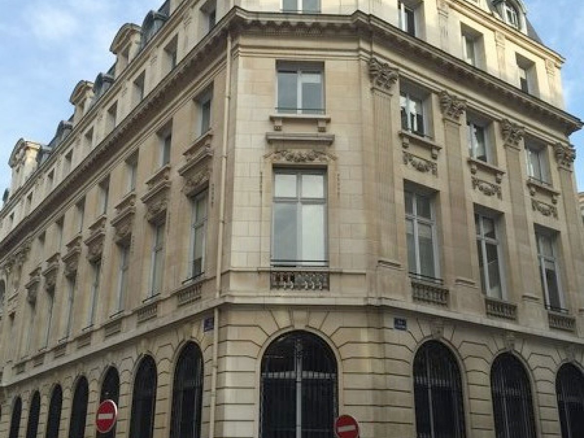 12 RUE ASTORG - PARIS (75)