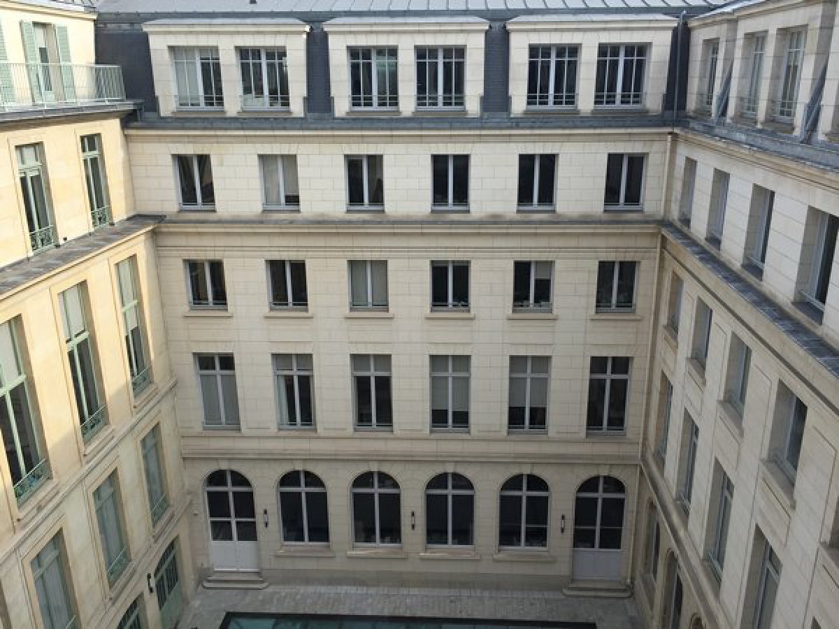 12 RUE ASTORG - PARIS (75)