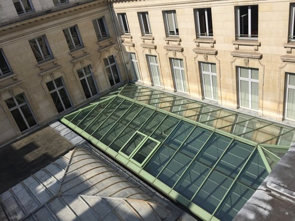 12 RUE ASTORG - PARIS (75)