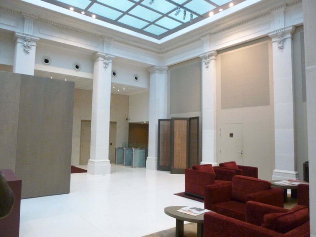 12 RUE ASTORG - PARIS (75)