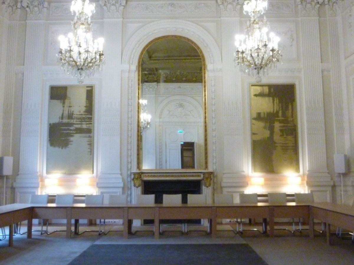 12 RUE ASTORG - PARIS (75)